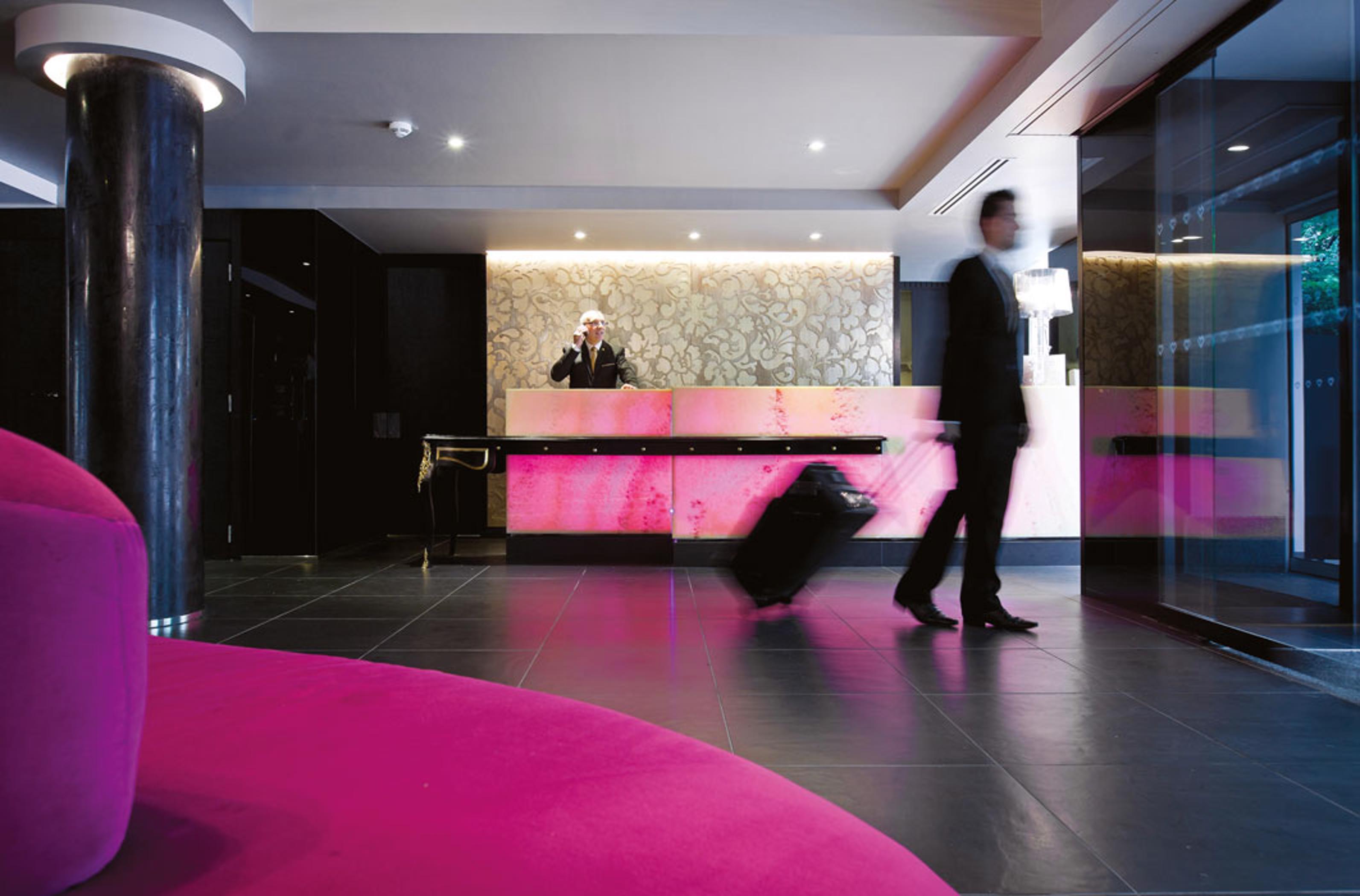 La Maillot Hotel